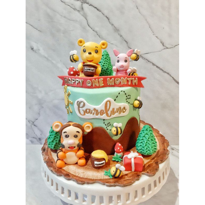 

Winnie the Pooh Cake Custom Kue