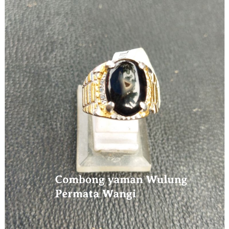 Batu Combong yaman Wulung