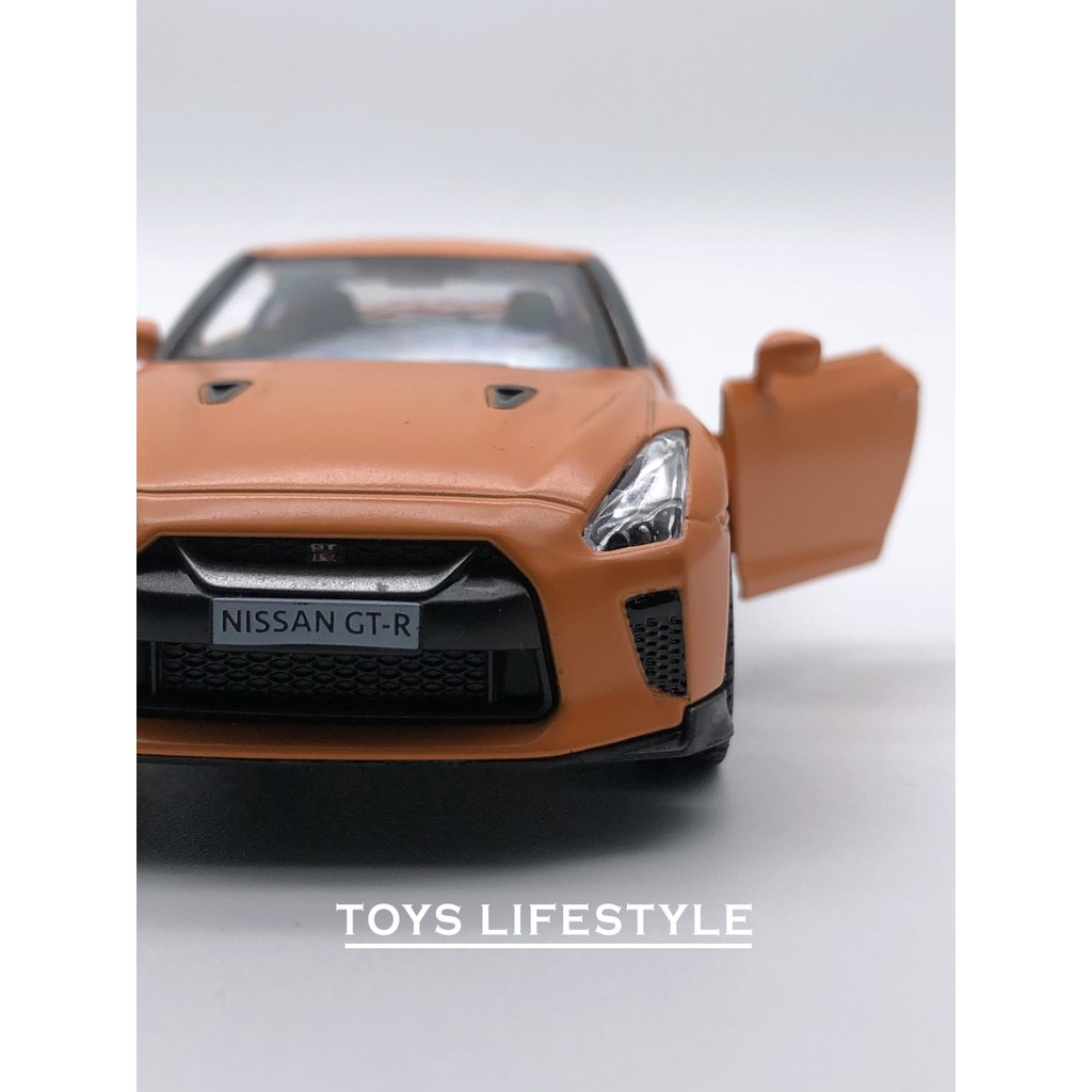 RMZ Diecast - Nissan GT-R Skala 1:32 (Orange Matte)