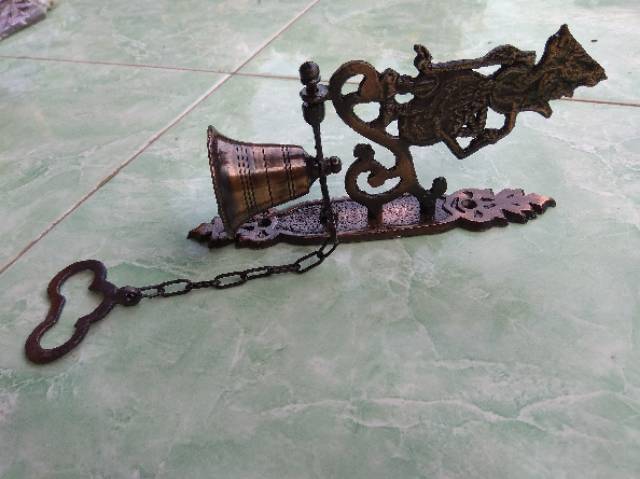 BEL PINTU WAYANG KRESNA BAHAN KUNINGAN 24 x 9 x 12 cm - PAJANGAN DEKORASI RUMAH MURAH SOUVENIR JOGJA