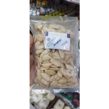 

kacang kenari