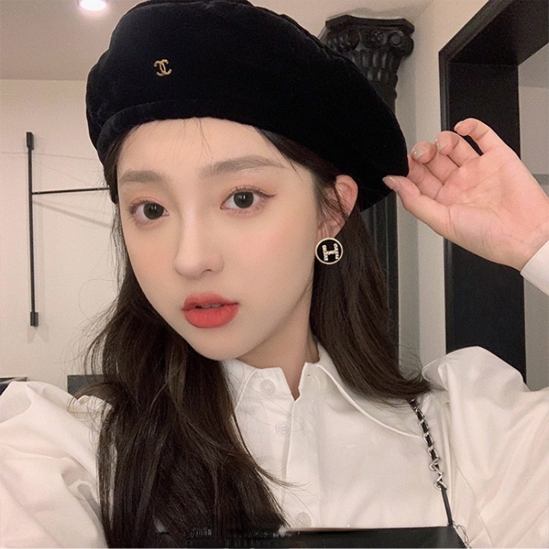 Anting Bulat Huruf H Hitam Dan Putih Vintage Untuk Wanita Aksesoris Korea