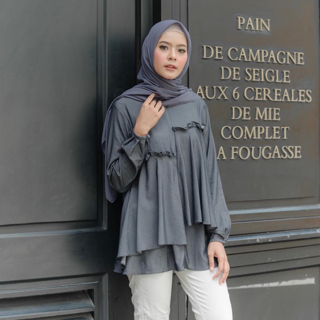 Davina blouse black wearing klamby S