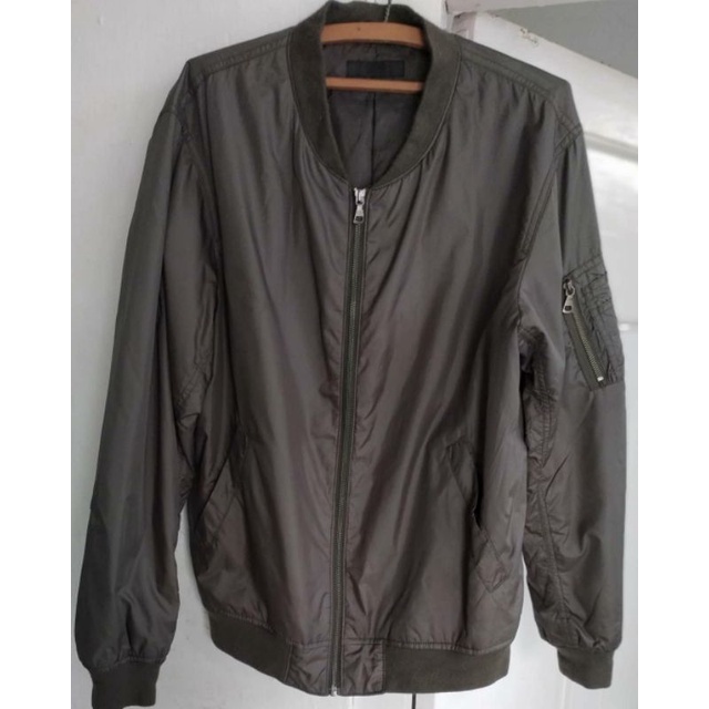 Preloved Jaket Bomber Uniqlo