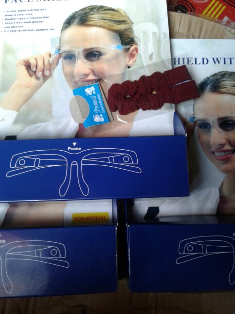 Face Shield Anti Debu Dengan Frame Warna Putih Pink Transparan Sebagai Penyangga | Rumify