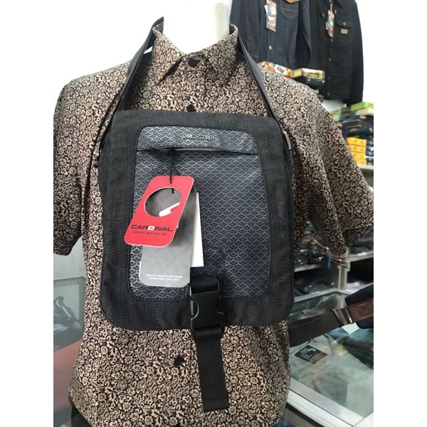 Tas Slempang Cardinal VECVSC0091D 01A