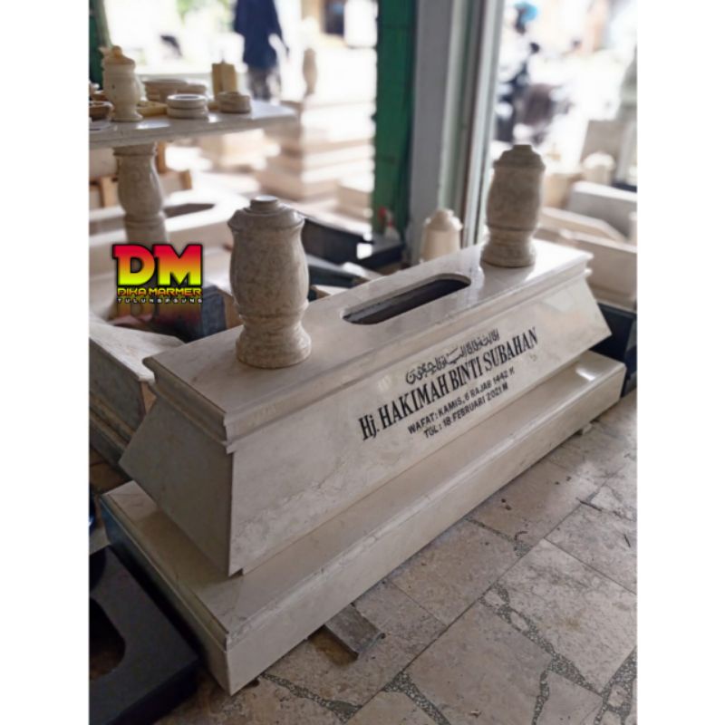 Kijingan Makam Marmer Putih