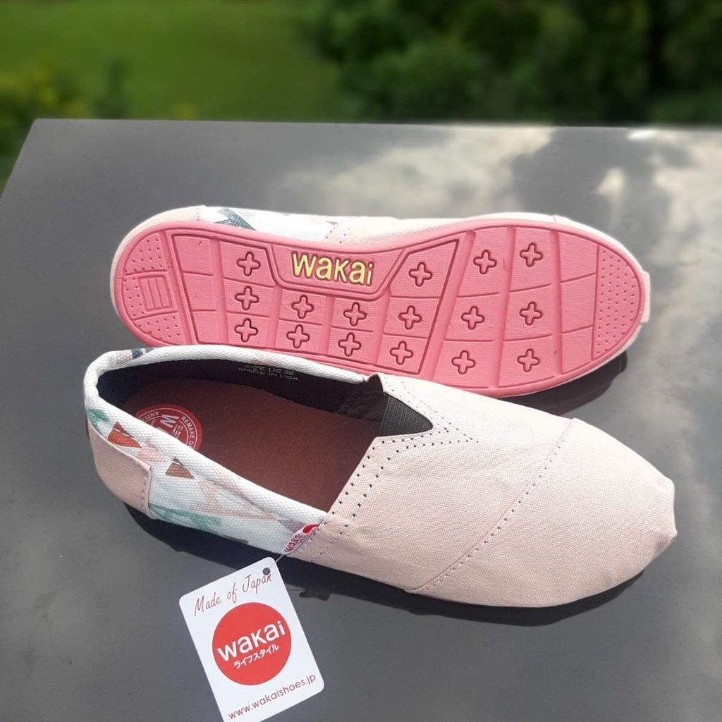 Sepatu WAKAI Wanita Slip On - Premium Sol Full Karet Lentur Anti Slip - WKW-3640