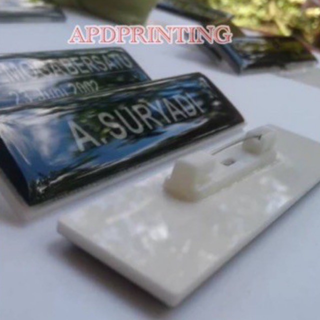 

Name Tag Papan Nama Dada 8cm x 2cm Peniti Akrilik Resin Name Tag ID Card Nama Dada Resin Peniti