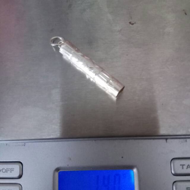 Leontin perak tabung