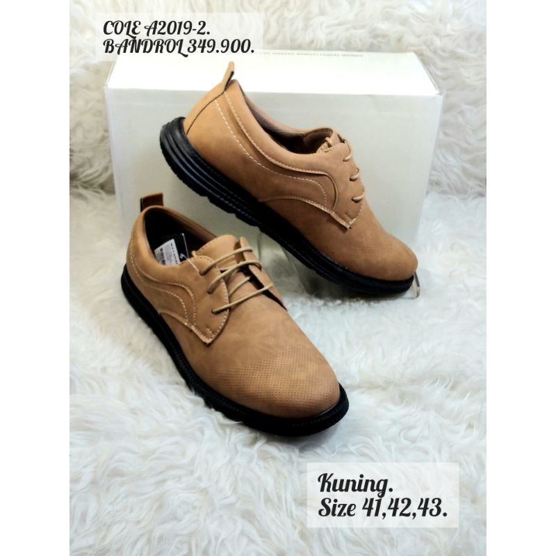 Promo Branded Matahari Sepatu Casual Pria Merk COLE.