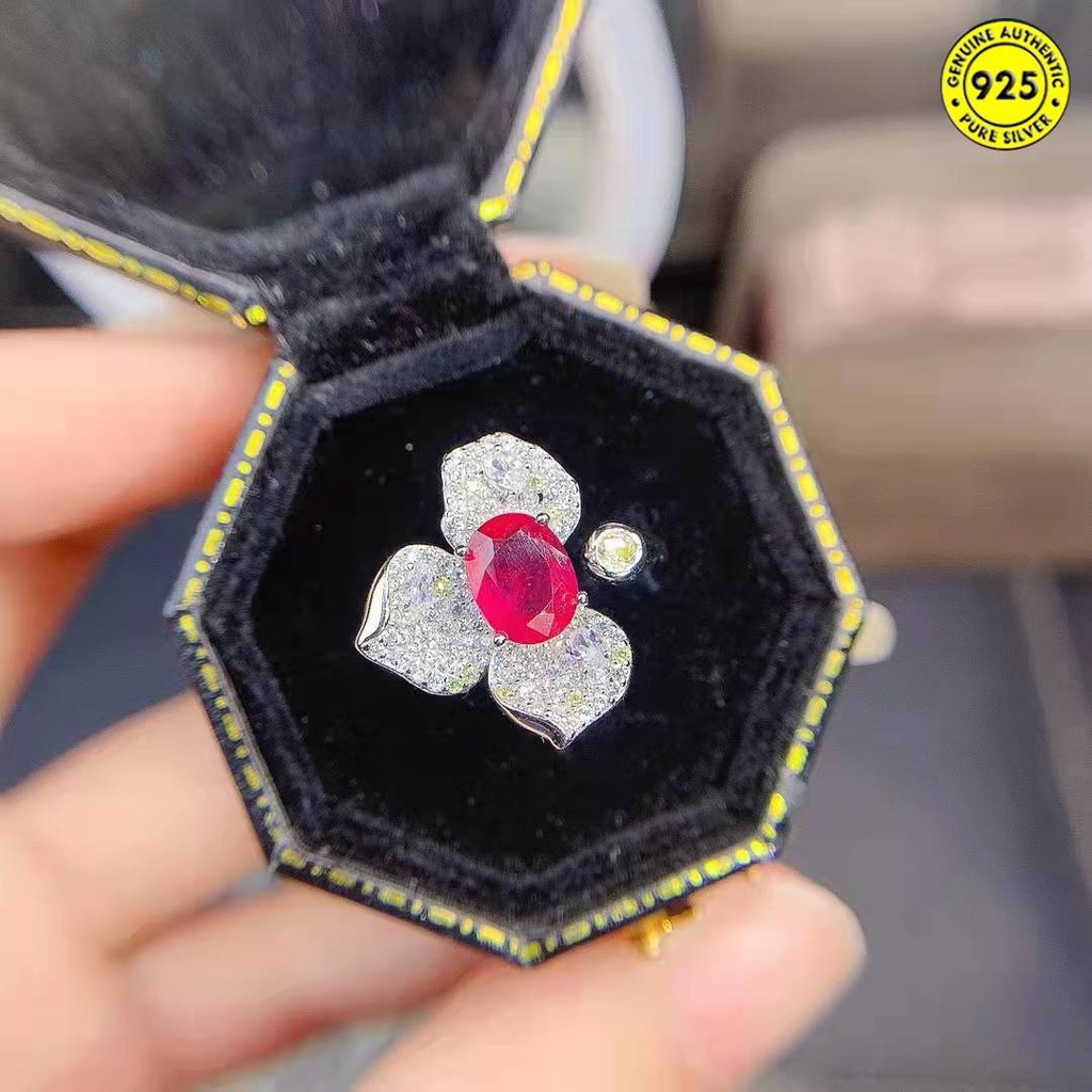 Cincin Model Terbuka Desain Tiga Daun Bunga Aksen Berlian Warna Kuning