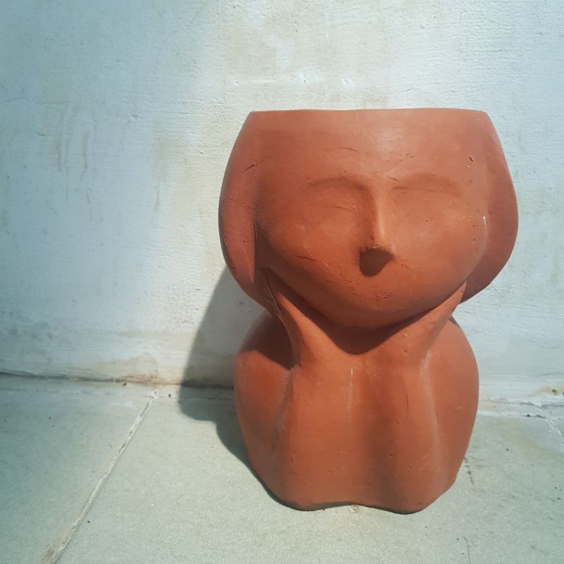 Pot Melamun Pot Terracotta Pot Gerabah Pot Unik Pot Melamun Pot Terracotta Pot Gerabah Pot Unik