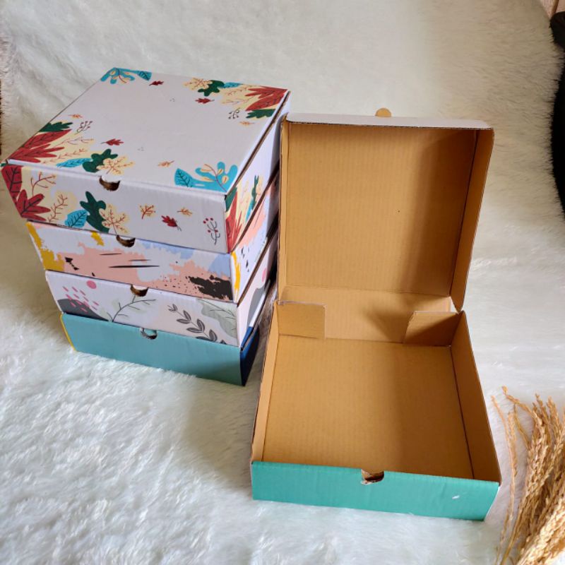 

Box Hampers Kemasan Hadiah Gift Kado Ultah Parcel Lebaran