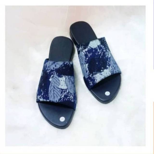 Slop lili •sandal perempuan