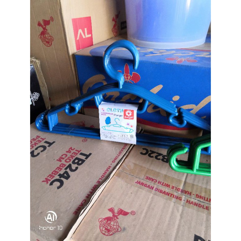 SUNLIFE Gantungan baju / hanger pakaian plastik  isi 6 pcs