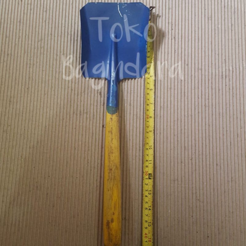 Sekop Gagang Kayu 40CM