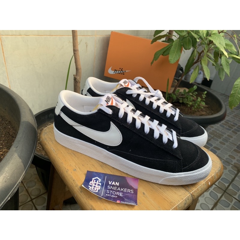 Nike blazer low black white original