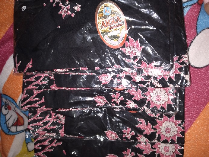 Kemeja Batik Pria Motif Hitam Manis Motif Bungga Pink
