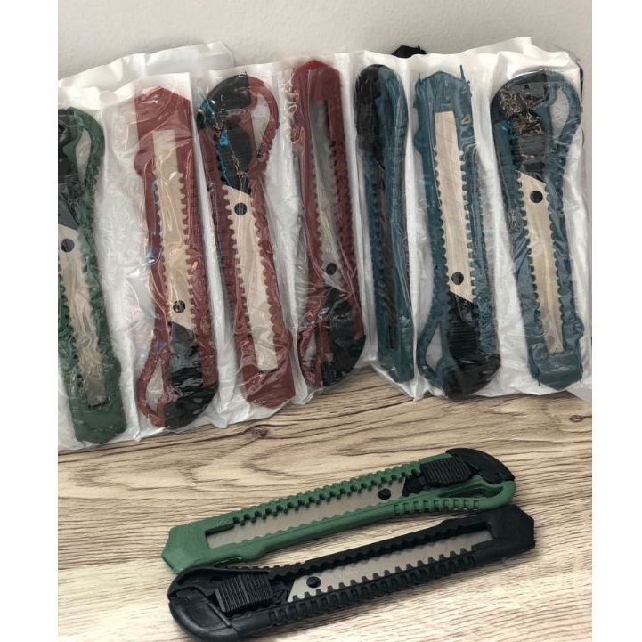 

Cutter Pemotong Serbaguna Pisau Cutter Besar Multifungsi