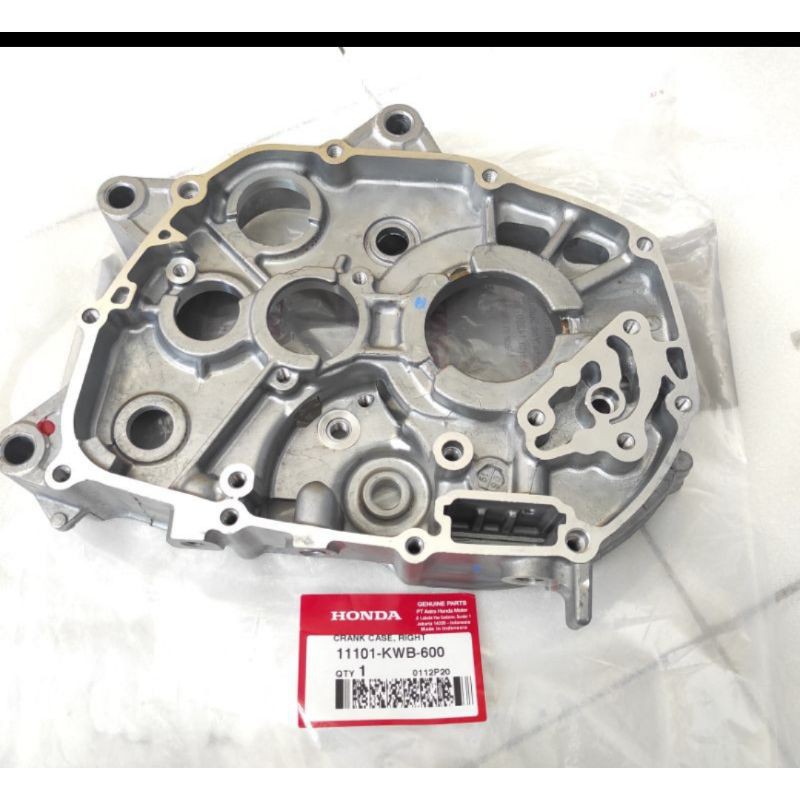 CRANKCASE BLOK MESIN TENGAH TAP OLI BLADE ORI AHM 11101-KWB-600
