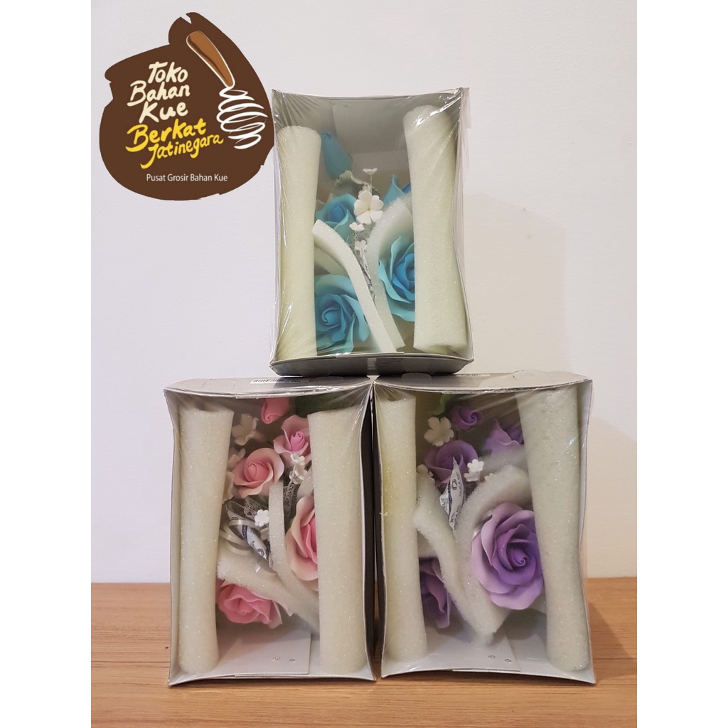 

GUMPASTE BUNGA RPMK / HIASAN KUE / PERMEN HIASAN KUE BUNGA