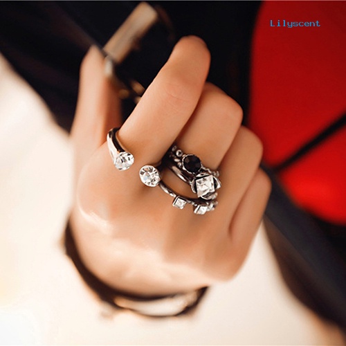 4pcs / Set Cincin Susun Gaya Retro Punk Aksen Berlian Imitasi Untuk Wanita