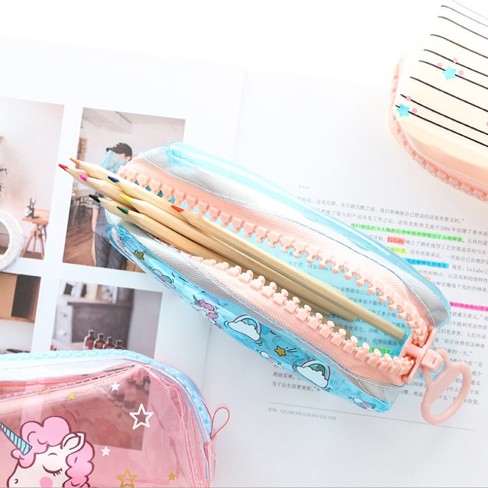 

Gilaa!!! Tempat Pensil Alat Tulis Dan Hp / Tempat Alat Kosmetik Motif Unicorn Limited