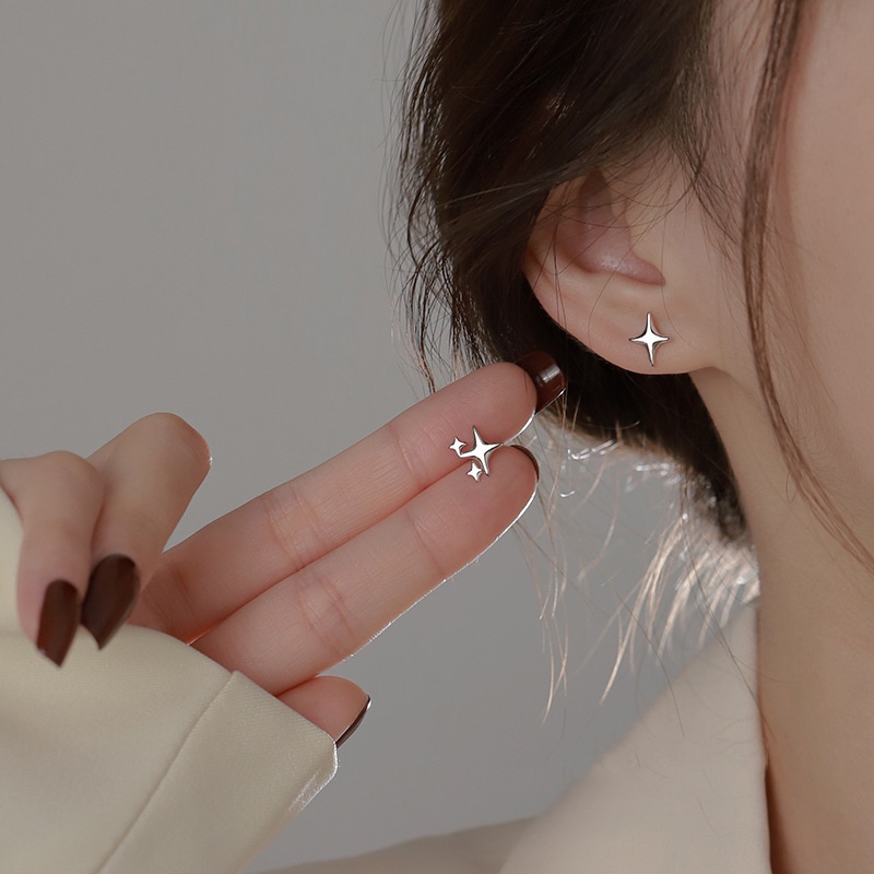 1 Pasang Anting Stud Bentuk Bintang Irregular Warna Silver Gaya Korea Untuk Wanita