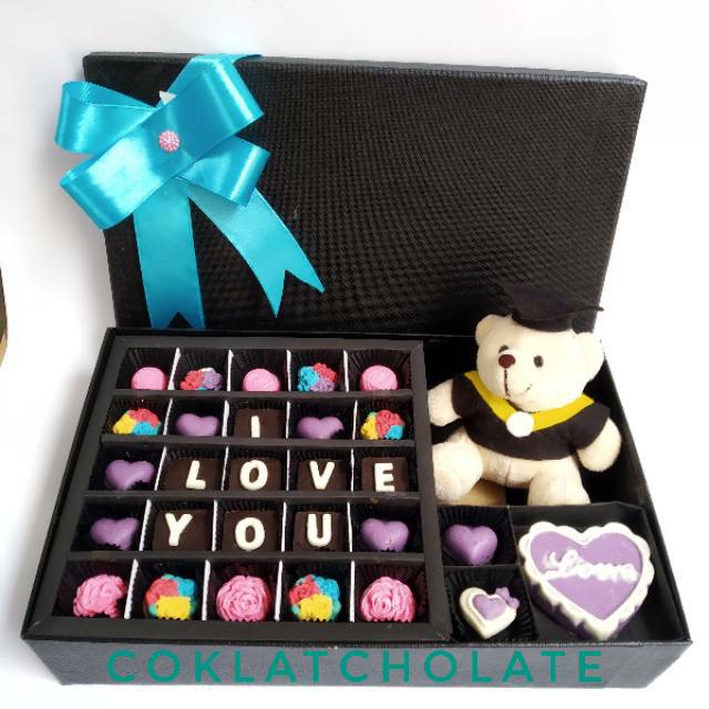 

PAKET HEMAT KADO UNIK COKLAT HURUF DAN BONEKA WISUDA