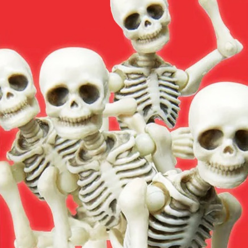 Ornamen Tengkorak Halloween Untuk Dekorasi Meja Kantor