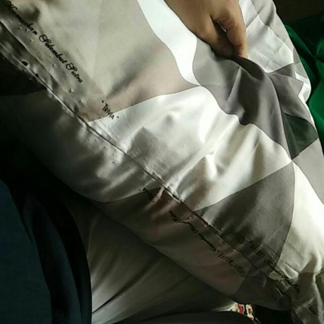 Slide 1. Sarung Bantal Lantai Ukuran 70*70cm.