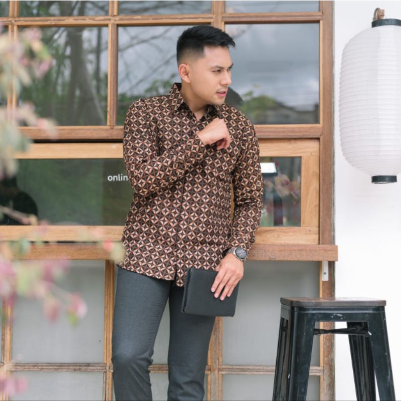 Kemeja Batik Lengan Panjang Motif Kawung Kopi Pecah