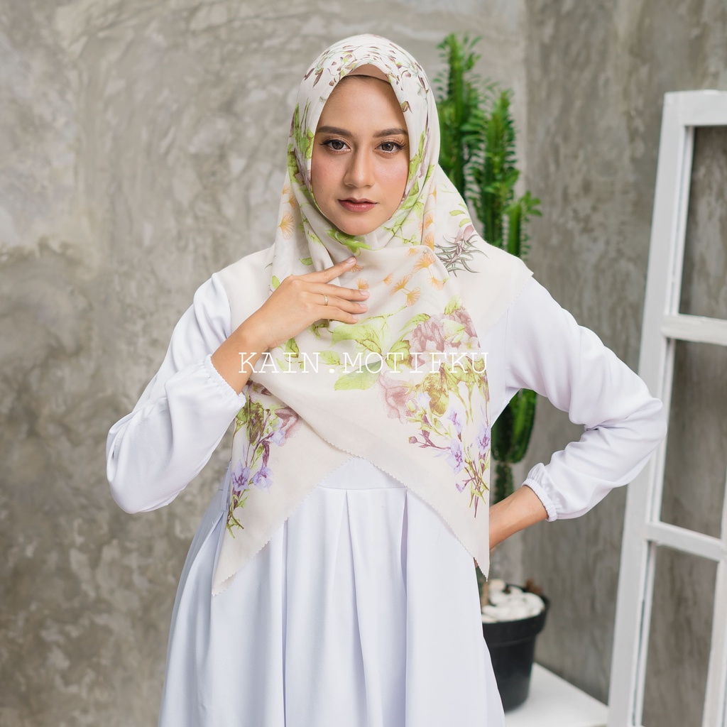 JILBAB MOTIF HIJAB SEGIEMPAT VOAL MOTIF PREMIUM JILBAB PRINT LASERCUT KERUDUNG SEGIEMPAT MOTIF MURAH-Bree Cream