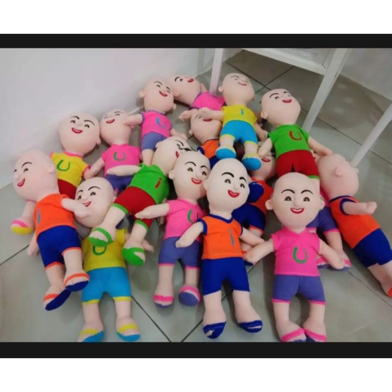 Sepasang boneka upin dan ipin