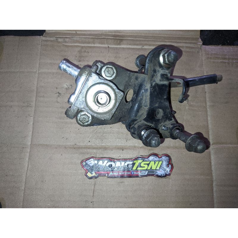 dudukan breket mesin atas set emisi tiger revo tirev ori copotan motor