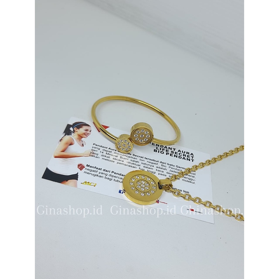 [PROMO TERBARU] 1 SET Kalung Kesehatan Quantum Pendant Permata Bio Energy - Gelang + Kalung+ Box + Sertifikat Card Original - COD [ Bayar di Tempat ]