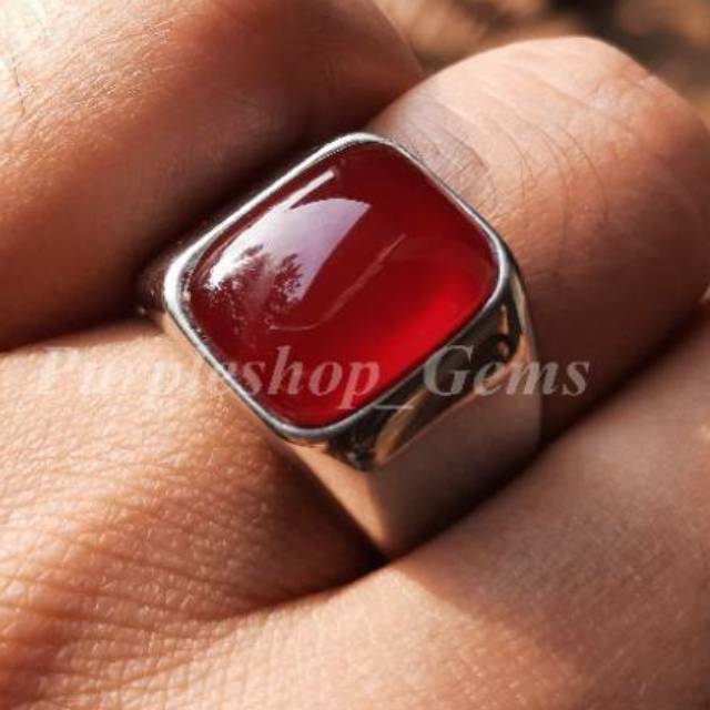 Cincin Pria Batu Merah Delima Dim 18x14 Vee Cincin Titanium Kombinasi 7 Sedia Cincin Pria Keren