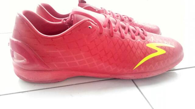 Sepatu futsal specs accelerator exocet in red