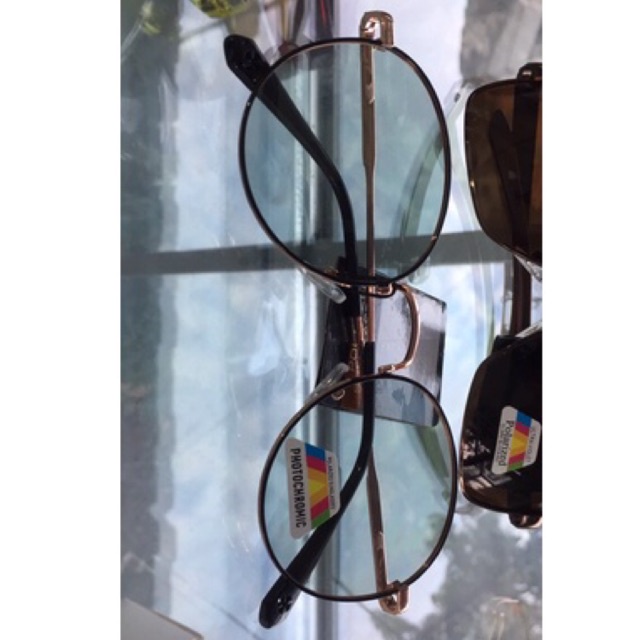 Kacamata photochromic