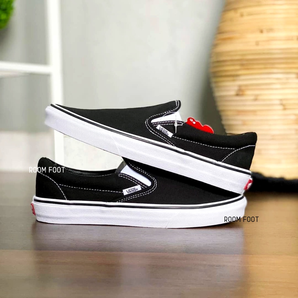 Sepatu Slip On Classic Black White / Sneakers Slip On Hitam Putih