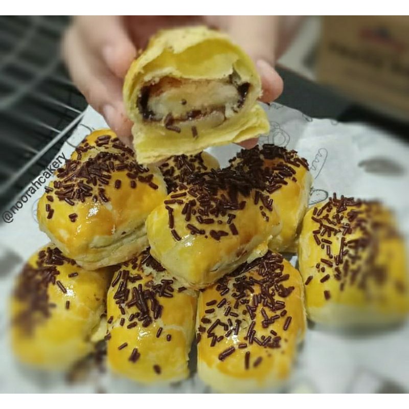 

Bolen Pisang Coklat Keju Fresh From The Oven