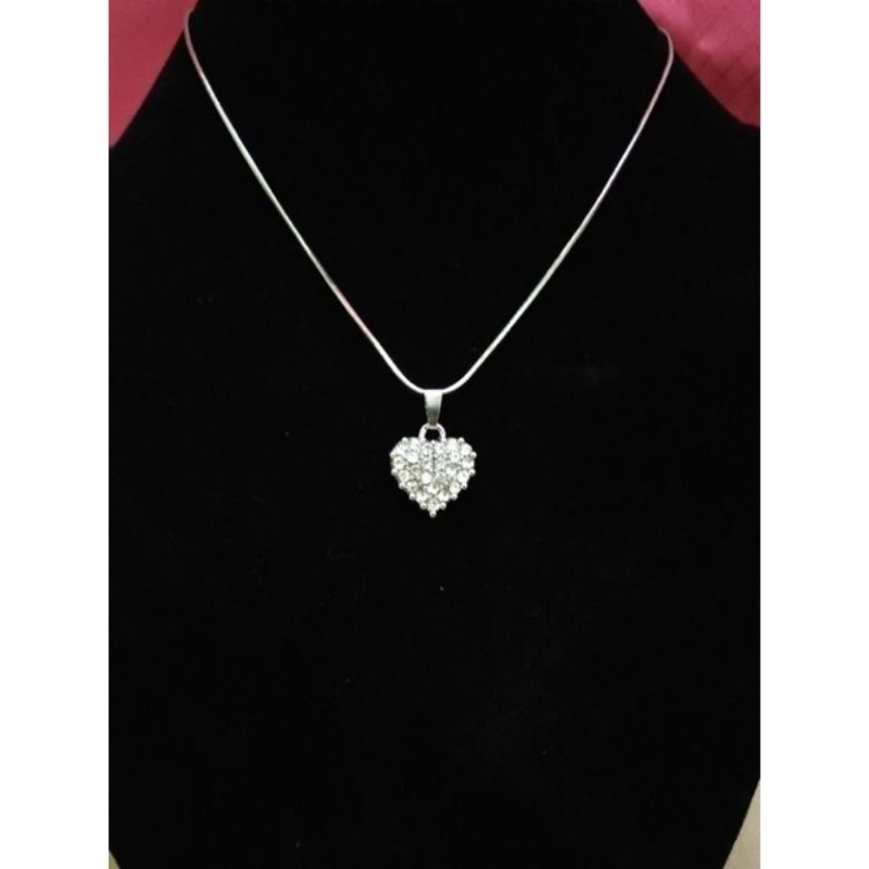 KALUNG TITANIUM LIONTIN LOVE PERMATA WARNA SILVER