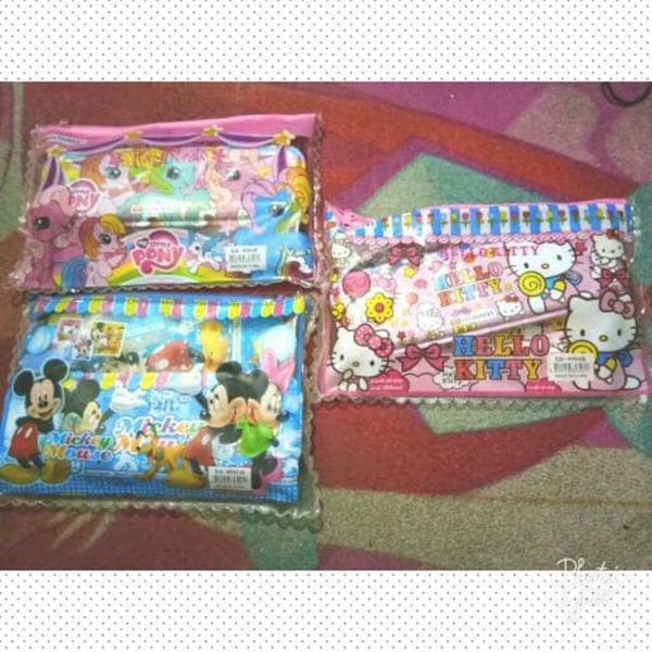 

Kotak pensil / Tempat Pensil Frozen , Hello Kitty , Doraemon