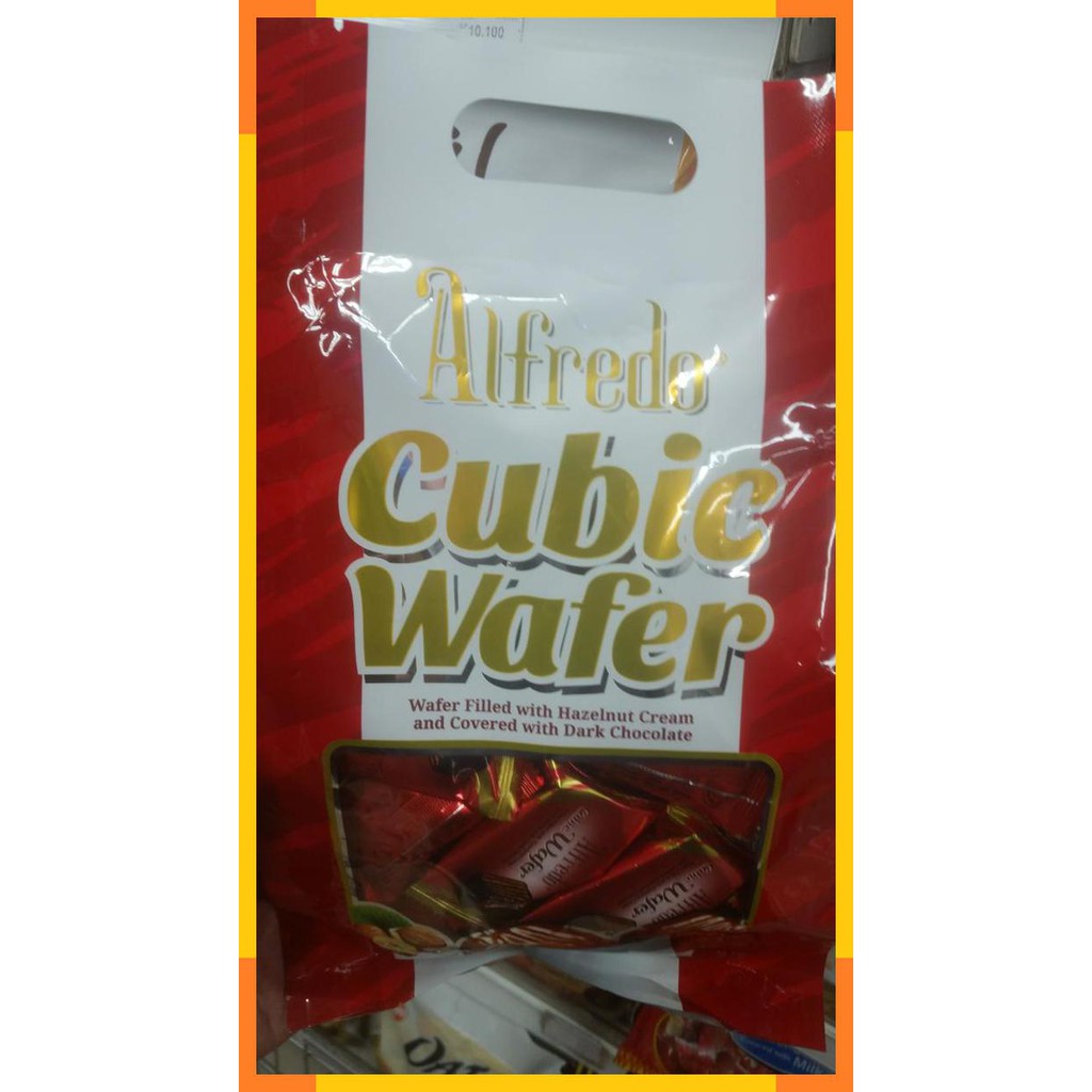 

Alfredo | cubic wafer | dark chocolate | hazelnut cream | 270 gram