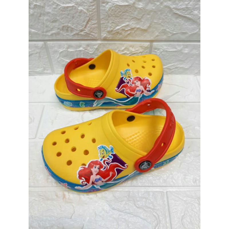 Sandal Crocs Anak Disney Ariel Mermaid LED Sendal Lampu Anak Cewek