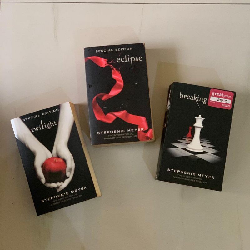 Preloved - Twilight Saga Novel English