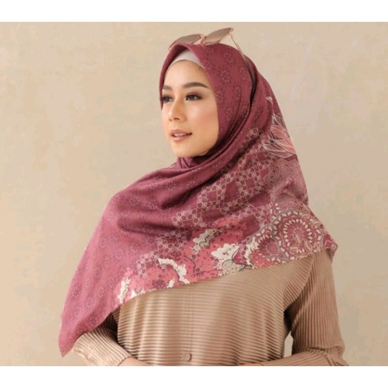 WDAqifa Segi Empat Deenay KW Voal Motif Batik Pink Guava