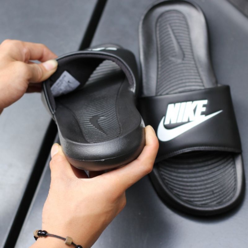 Sandal Nk Victory One Black White Original / Sandal Slide Pria / Sendal Nk Victory One Black White Original / Sendal Nike Original / Sandal Slide Pria Original