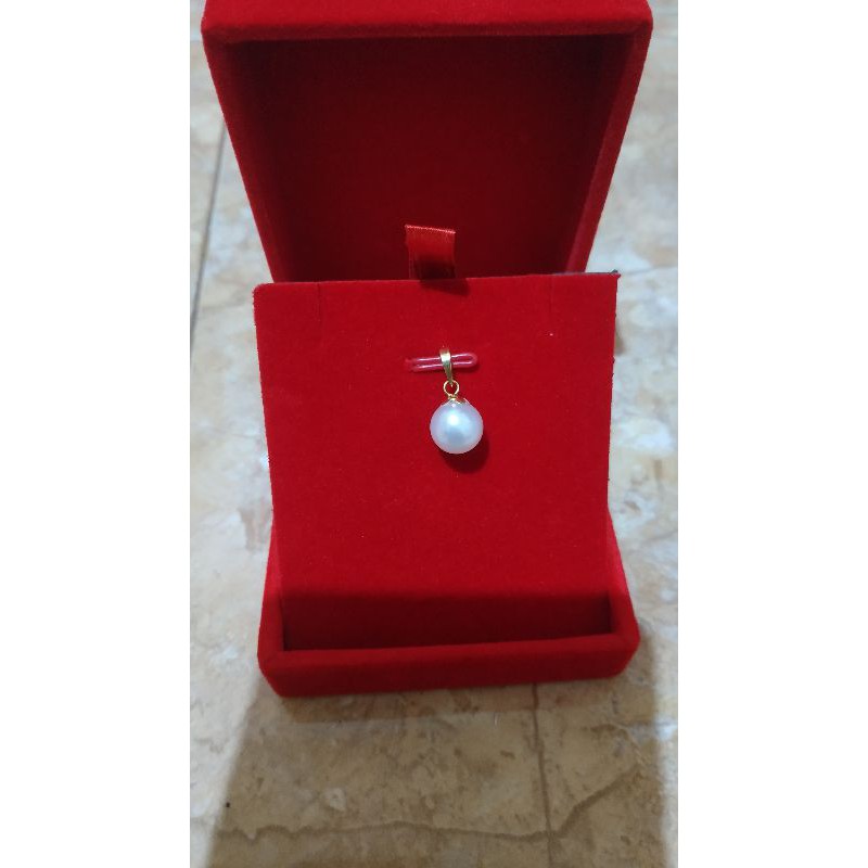 liontin emas putih dan mutiara air laut